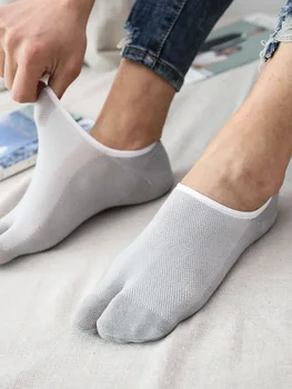 Из мужских летних невидимых носков с двумя пальцами, тонких сетчатых дышащих носков-лодочек с двумя пальцами, однотонных